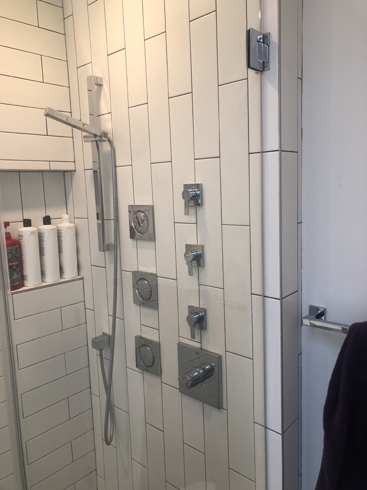 Thorncliffe, AB - Repair Ghohe  tabs replace handle And tightened all screws. Thorncliffe, AB - Repair Ghohe  tabs replace handle And tightened all screws.