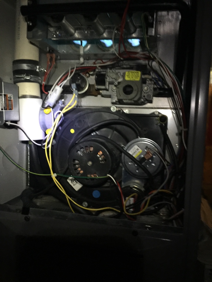 Turner Valley, AB - HVAC mechanic needed repairs no Heil furnace  Turner Valley, AB - HVAC mechanic needed repairs no Heil furnace